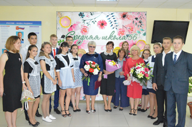 Александра Сызранцева и Светлана Глухова поздравили учеников школы № 56 с Днем знаний 